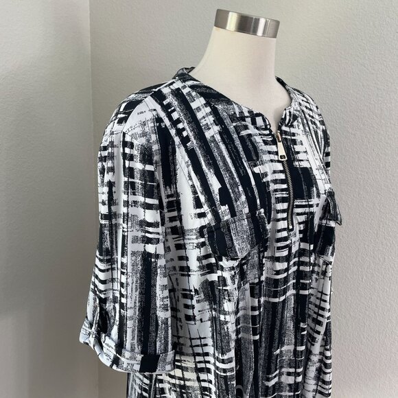 Cocomo Woman Plus 3X Black White Stretch Tunic Top Zipper Accent Roll Tab Sleeve - Picture 2 of 9